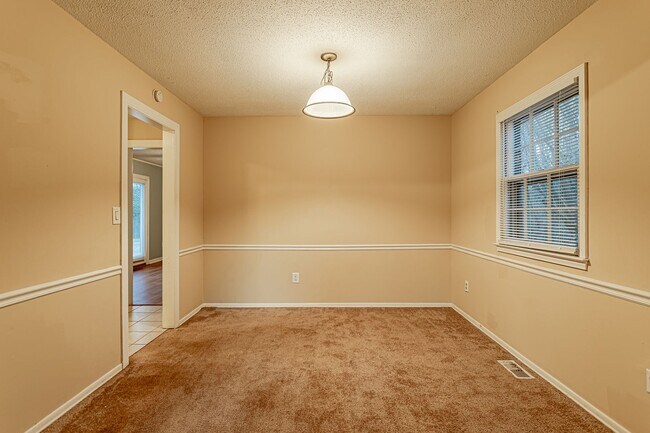 Foto del edificio - Price Improvement! Single Brick Ranch in G...