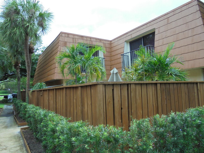 Foto del edificio - 505 Live Oak Ln