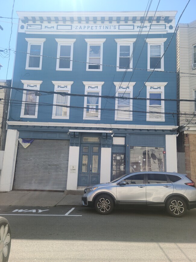 Foto del edificio - 409 Monastery Pl