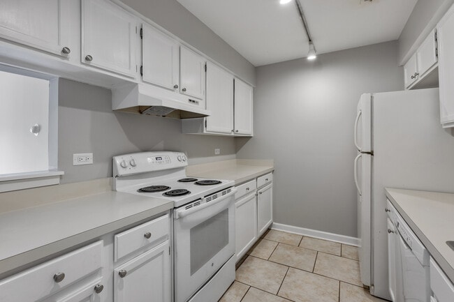 Building Photo - 1444 Stonebridge Cir