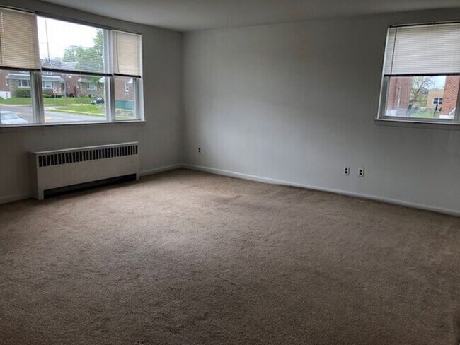 Building Photo - Two Bedroom Apartment 19111- Duplex