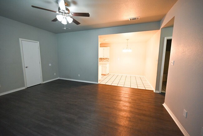 Foto del edificio - 2 Bed, 2 Bath Duplex Decatur TX