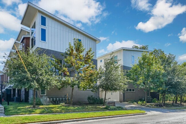 Foto del edificio - End Unit Townhome