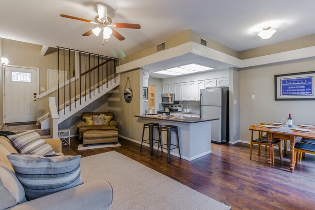 Building Photo - 2008 Jones Rd