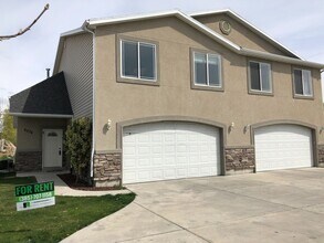 Building Photo - 2574 Robin Rd