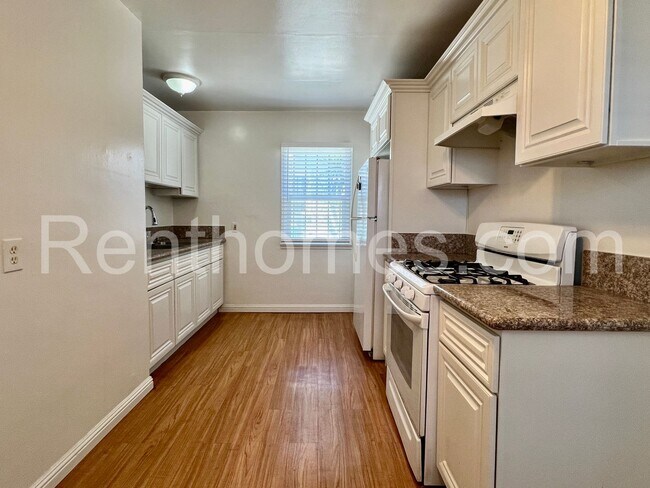 Foto del edificio - 3821 Meade Ave