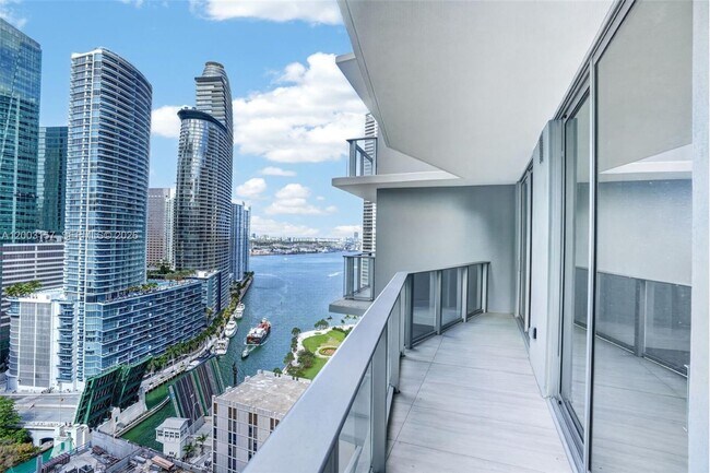 Foto del edificio - 77 SE 5th St