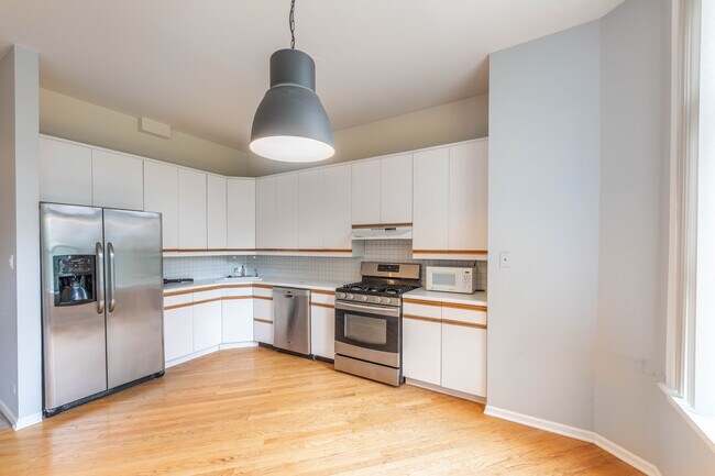 Building Photo - 808 N Dearborn St