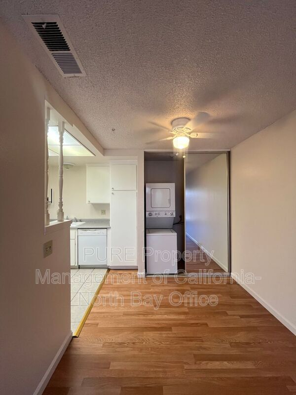 Building Photo - 6164 Country Club Dr