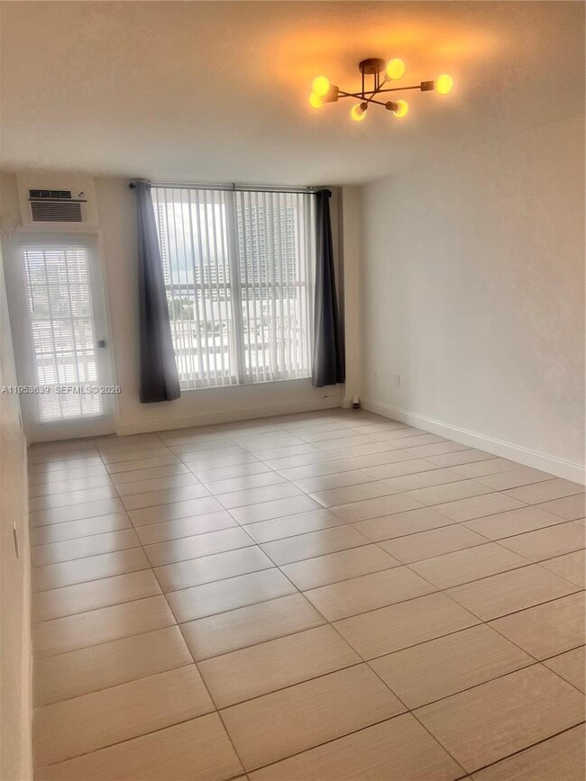 Building Photo - 1300 Lincoln Rd