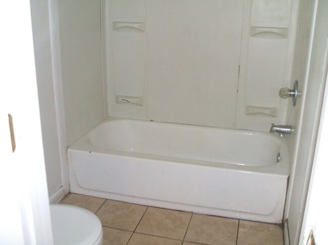 Foto del edificio - 4 Bedroom house---walk to Forsyth in 15 mi...