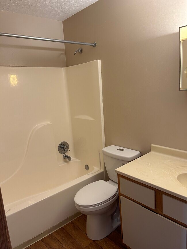 Foto del edificio - 1670 Lakeview Dr