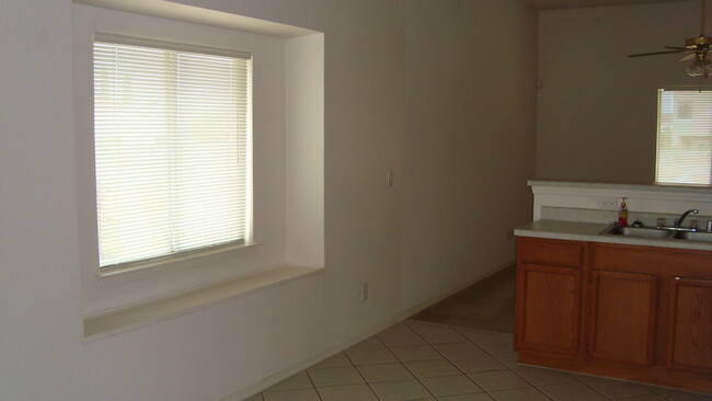 Foto del edificio - West El Paso 4 bed refrig A/C Home