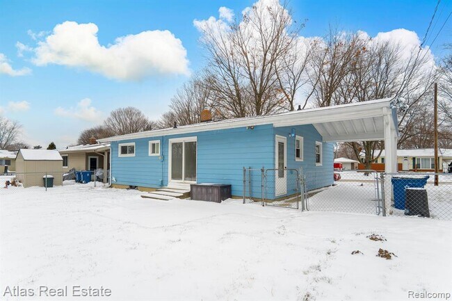 Building Photo - 230 Sequoia Dr
