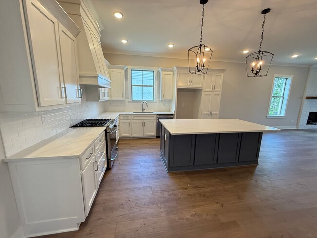 Building Photo - 4BR/3.5BA Home For Rent