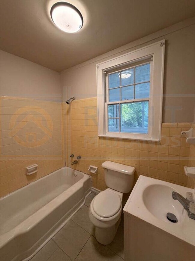 Building Photo - 3 Bedroom Home Available in Columbia