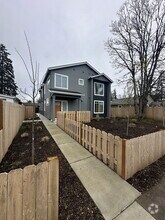 Building Photo - 8481 SE 64th Ave