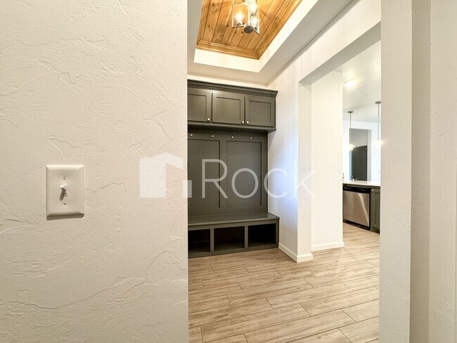Building Photo - 1113 Magnolia Dr