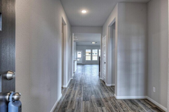 Foto del edificio - 7935 Tindarey Maple Trace