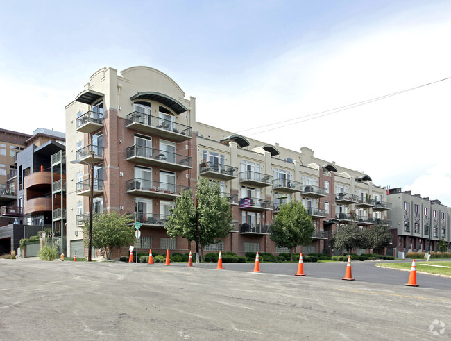 Primary Photo - 3201 Shoshone St
