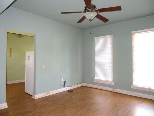 Foto del edificio - 302 S Washington St