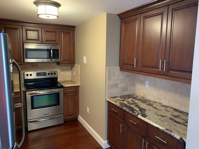 Building Photo - 255 Evernia St