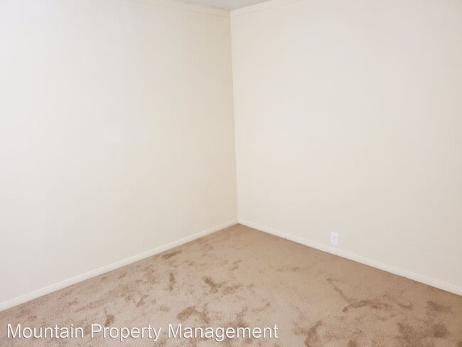 Building Photo - 2 br, 1 bath House - 23746 Hillside Unit B
