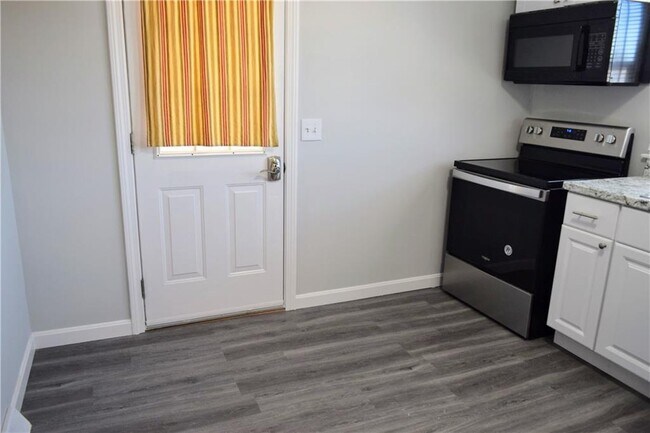 Building Photo - 248 Old Mill Ln