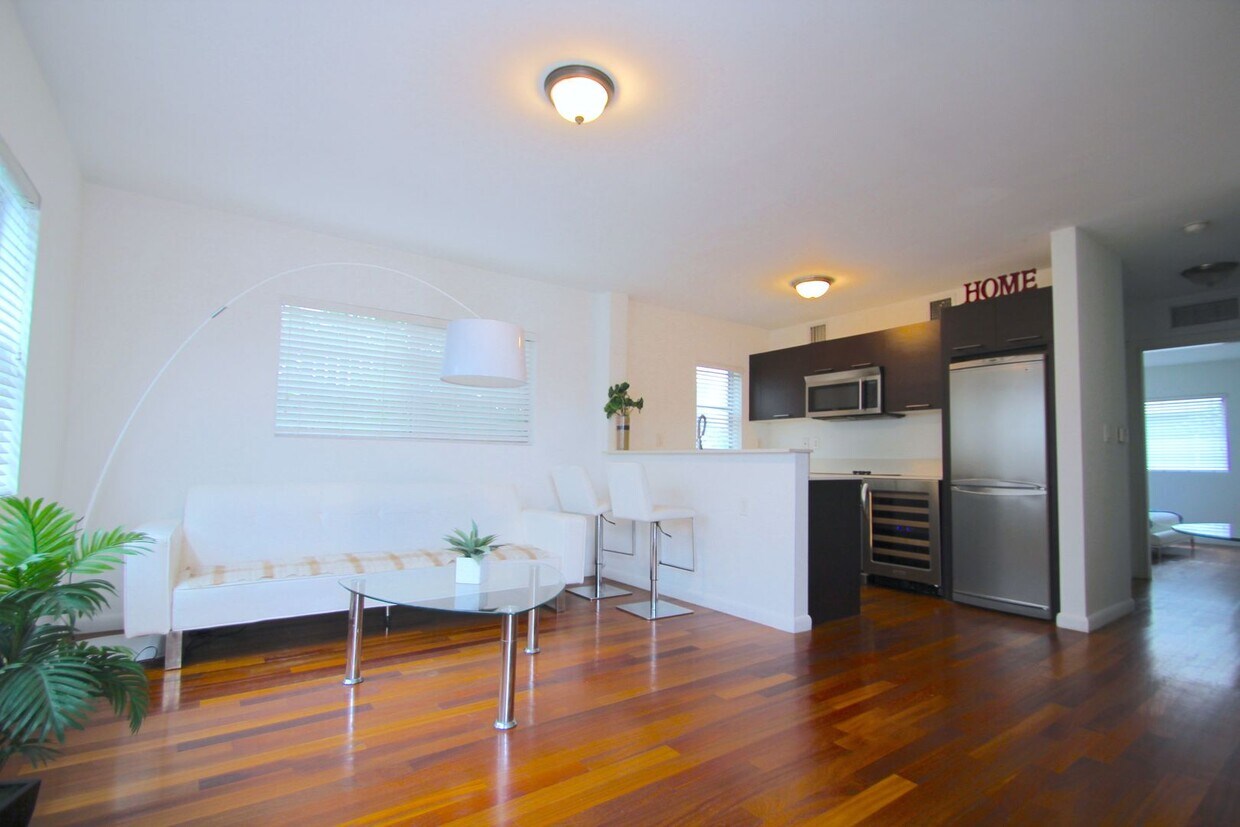 Primary Photo - Beautiful garden unit with 1bed/1bath in t...