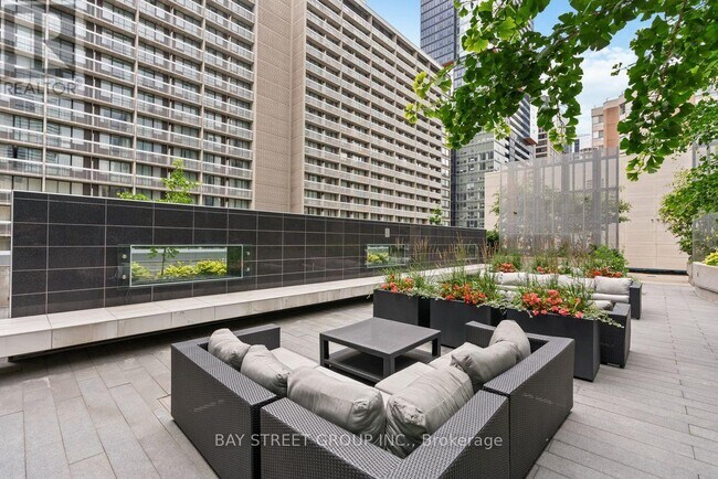Photo du bâtiment - 386 Yonge St