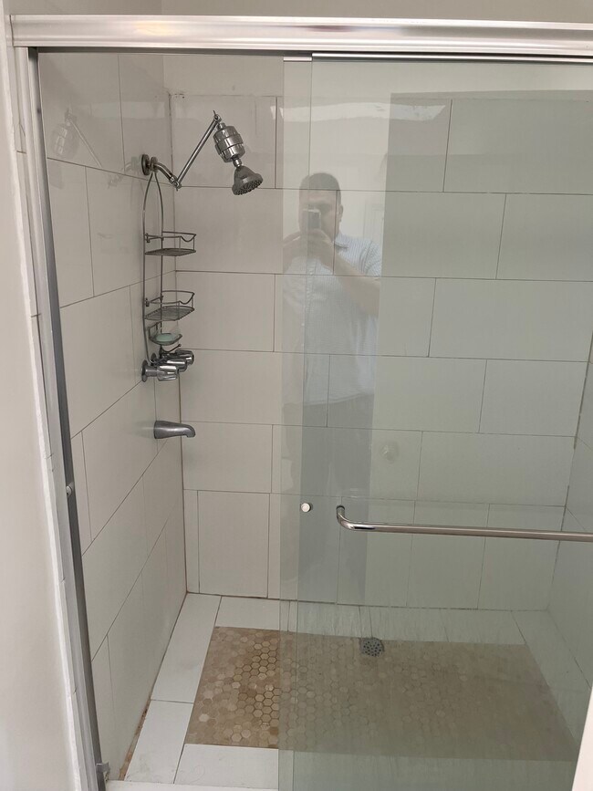 Shower - 1111 Washington Ave