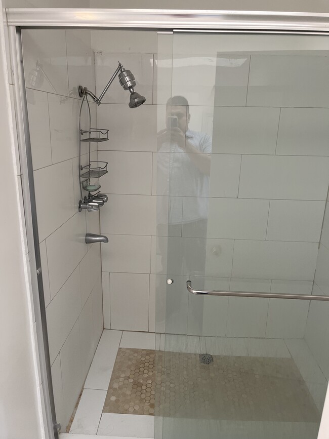 Shower - 1111 Washington Ave