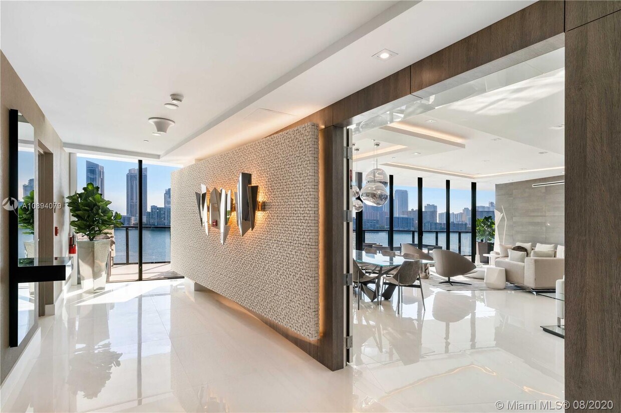 Foto principal - 5000 Island Estates Dr