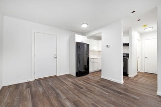 Building Photo - 1045 River St