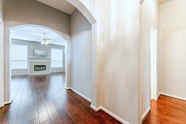 Building Photo - 2302 Avery Park Dr