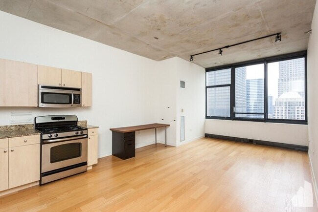 Foto del edificio - Beautiful 1 Bedroom Condo in The Loop!