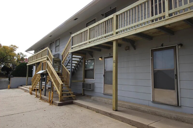 Primary Photo - 430 Skyline Dr