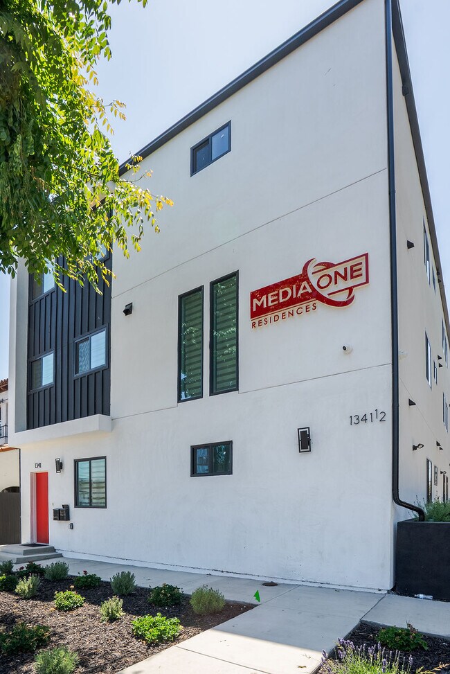 Foto del edificio - 1341 N Mariposa Ave