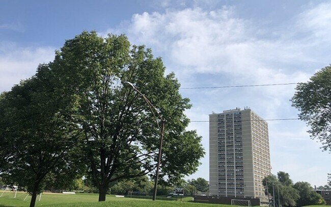 Building Photo - 6430 S Stony Island Ave
