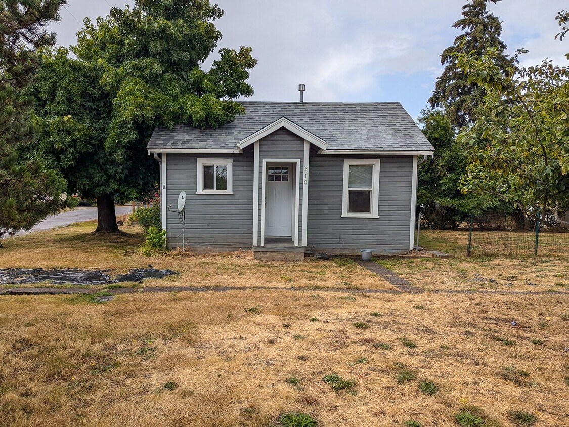 Primary Photo - 210 Walnut St