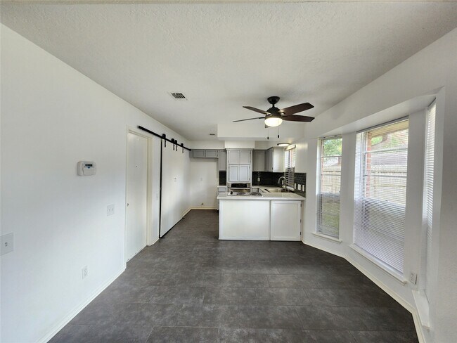 Building Photo - 1322 Valley Landing Dr