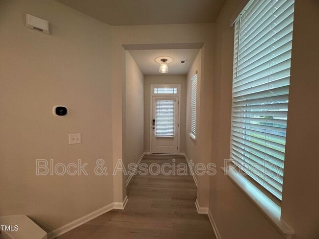 Building Photo - 124 Kobus Ct