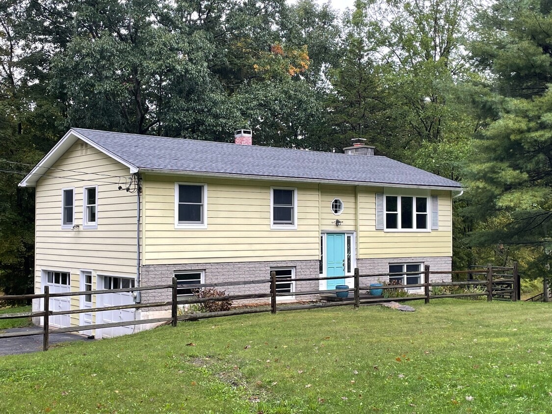 929 Centre Rd, Staatsburg, NY 12580 House Rental in Staatsburg, NY