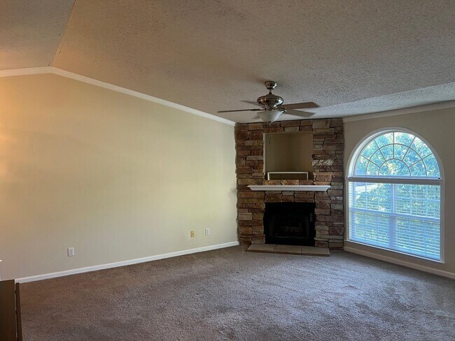 Foto del edificio - Nice condo, top floor, convenient to hospi...
