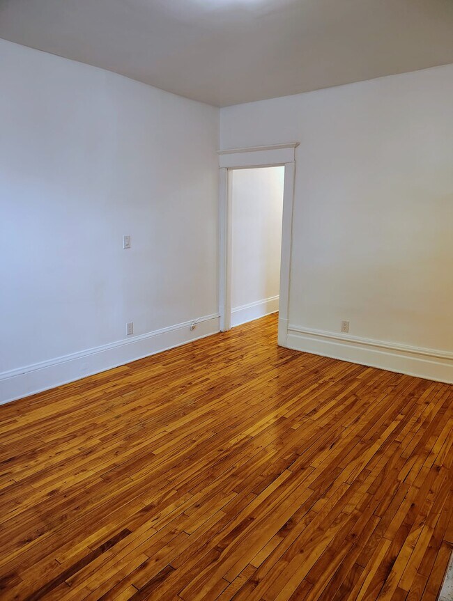 Building Photo - 362 Friel St