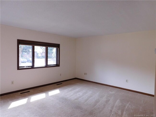 Living Room - 35 Brookside Vlg