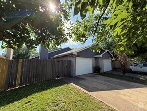 Building Photo - 6709 S Creek Dr