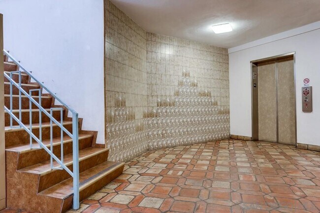 Foto del edificio - 8308 Regents Rd