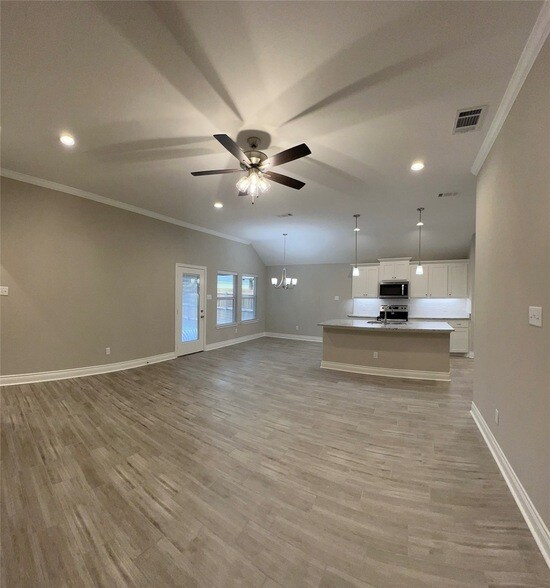 Foto del edificio - 906 Hardaway Ln