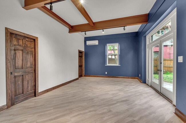 Building Photo - 444 Linwood Ave